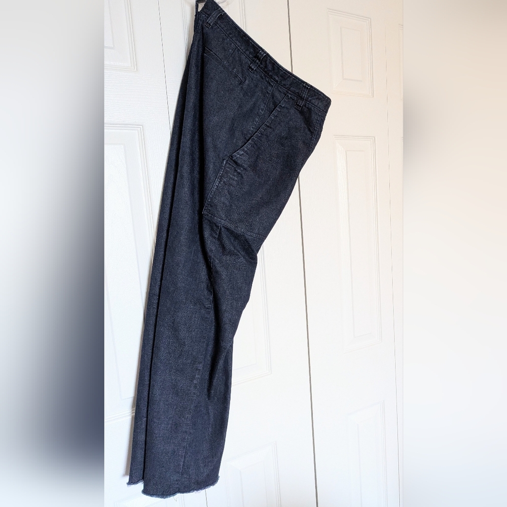 Dark Denim, Wide Leg Jeans. Frayed Hem. Loose Size 0.